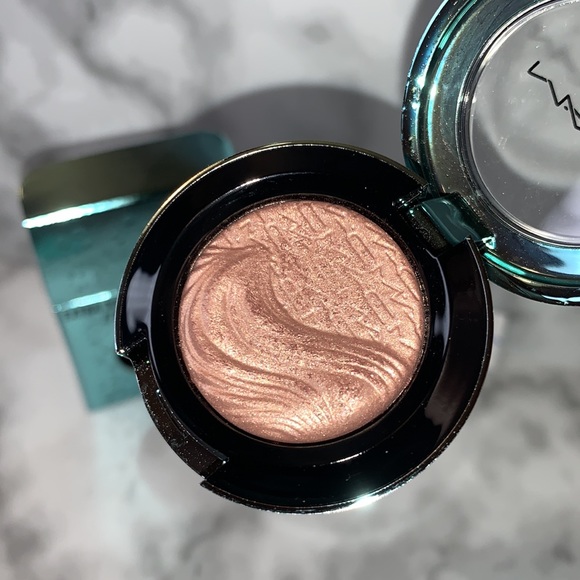 LORELEI Alluring Aquatic Extra Dimension Eyeshadow Collection MAC - Picture 5 of 16